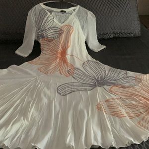 NWOT beautiful, flowing feminine dress